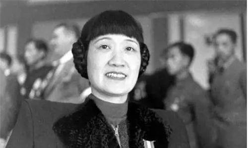 而在1924年,徐悲鸿和蒋碧薇回到了国内,因为徐悲鸿和旧爱孙韵君再续