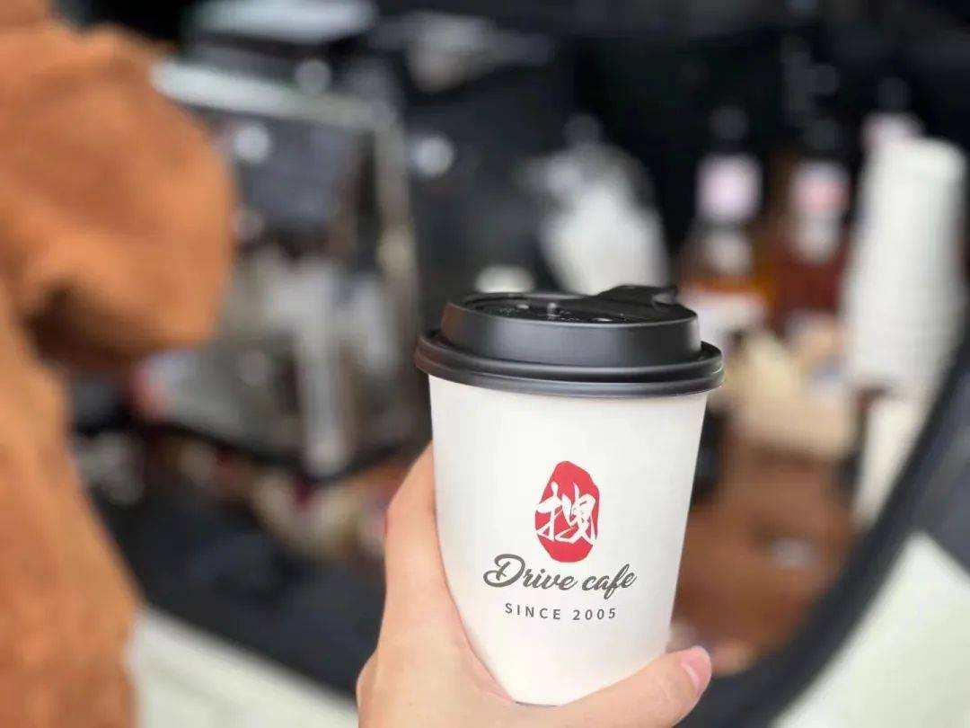 1,主打少而精的刚需产品,客单价15~25元我和拽叔叔咖啡创始人拽叔聊了