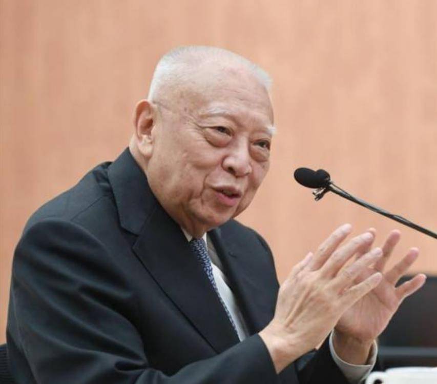 原创父亲离世留下200亿债务儿子不仅还完最后卖掉公司还赚了3百亿