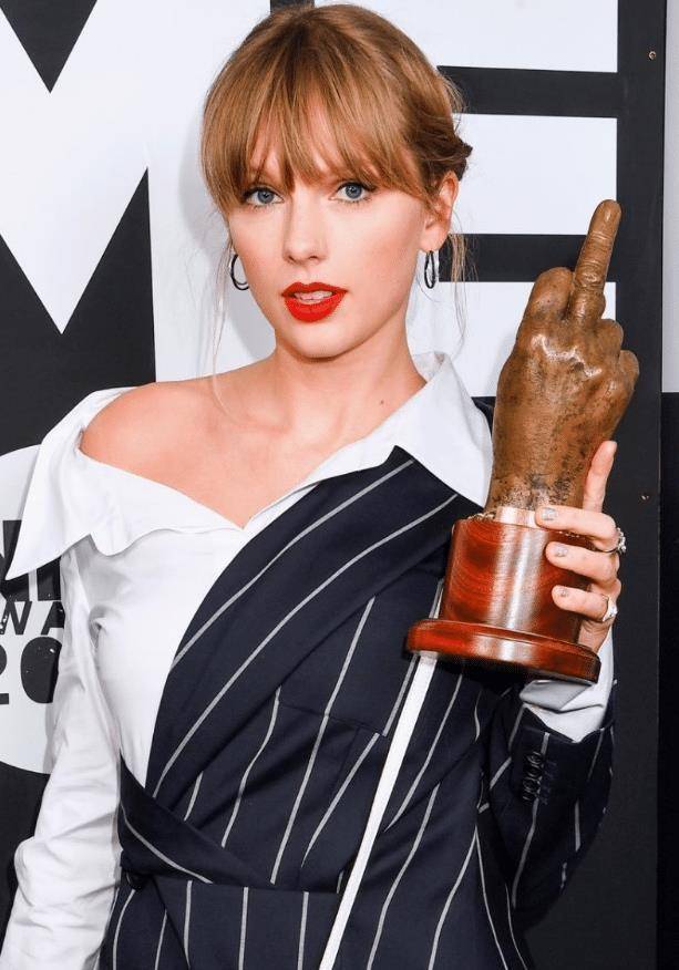 原创有种逆袭叫霉霉漂亮细长腿美出新高撞衫白展堂登热搜