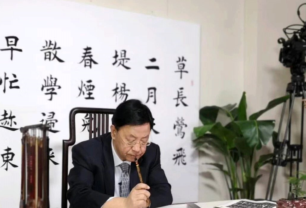 这次的书法视频只有60集,相信这是浓缩的精华,是田蕴章几十年书法功力