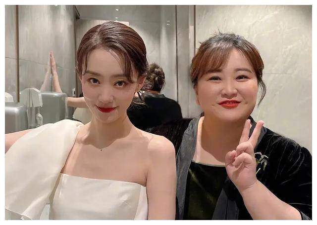 贾玲票房破百亿引爆影坛,张小斐影后荣誉添辉煌,联手谁与争锋!