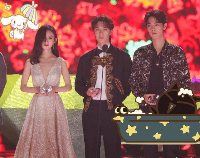 原创赵丽颖杨幂同框比美谁注意王一博肖战的眼神男人都懂