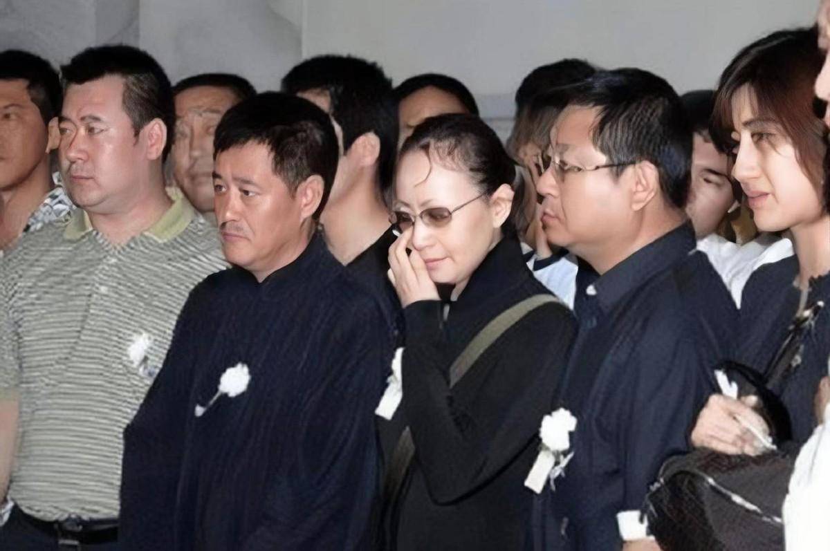 原创高秀敏去世17年承诺帮她养女儿的赵本山何庆魁履行诺言了吗