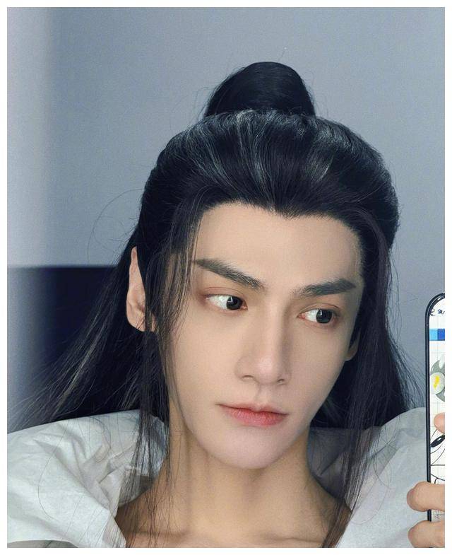 罗云熙新剧遭吐槽粉丝怒批造型师整个人宽度增至3倍