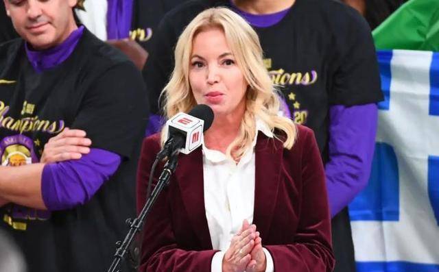 湖人女老板珍妮巴斯:职业与生活中的魅力传承