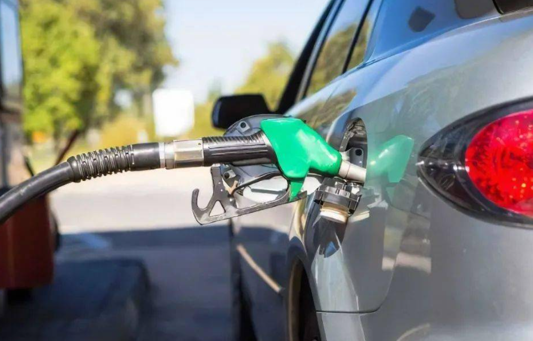 油车只有500km续航,比亚迪3年后可达2000km,为何车主仍不满足?