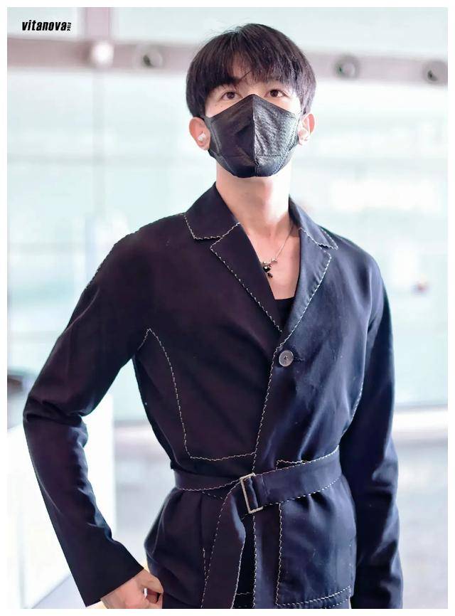 夏之光机场事件揭秘:怒斥闪光灯背后的无奈与挣扎,真相曝光_工作_事情