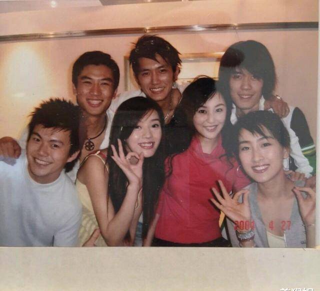 《夏日里的春天》是由马苏,王林,高磊,周韦彤以及王刚等主演的一部