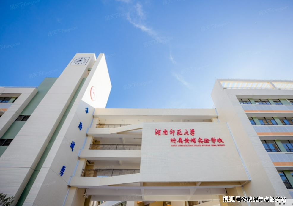 华师附属学校,玉岩中学,广州市二中,科学城中学等都是教育名校,教育