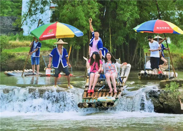 2,另外就是桂林周边的景点:银子岩(荔浦县),古东瀑布(大圩镇),龙脊