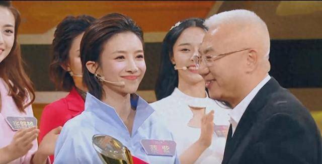 央视主持人大赛冠军却拒绝入职央视的蔡紫5年过去她现状如何