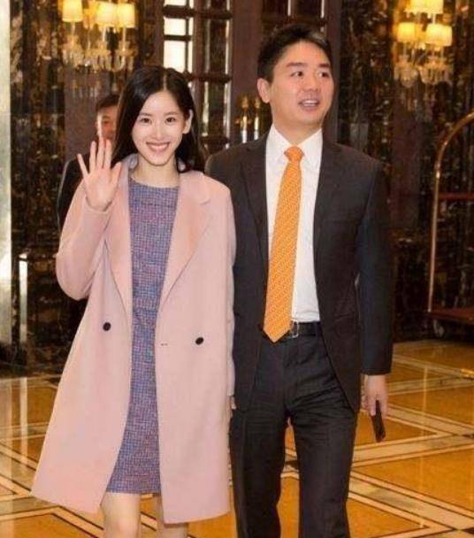 原创他宠了章泽天2年最终却输给了刘强东今30岁成这样