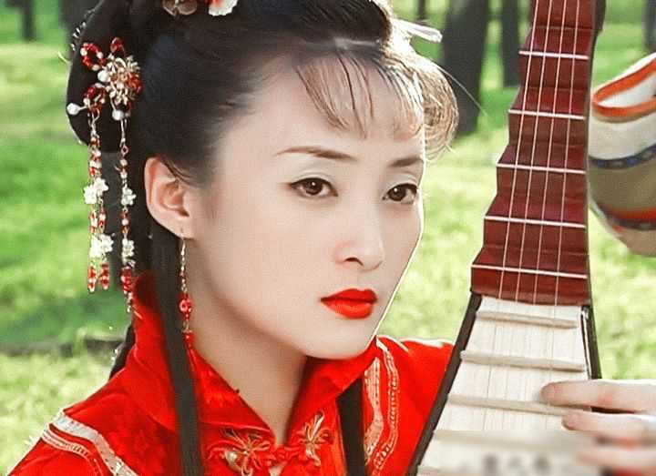 原创陈建斌夫妇香港路演受追捧48岁蒋勤勤生图惊艳难怪叫水灵