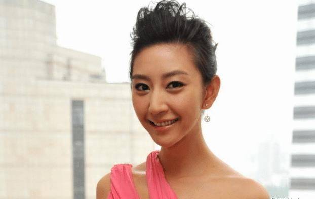 原创唐一菲儿时很调皮喜欢打桌球影响了学业进入演艺圈工作很努力