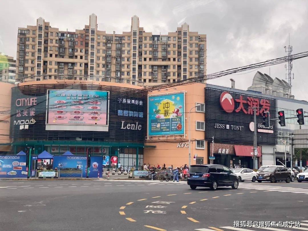 未来利好方面,闵行区梅陇镇,伦敦城商业综合体在建中