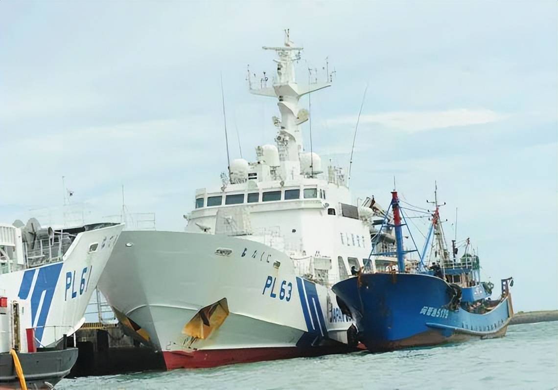 带领16名船员,驾驶"61212"号渔船从福建驶往台湾新竹外海进行捕鱼作业