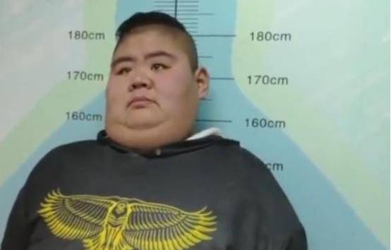 原创山东第一胖王浩楠1年从688斤减到325斤变瘦后成功抱得美人归