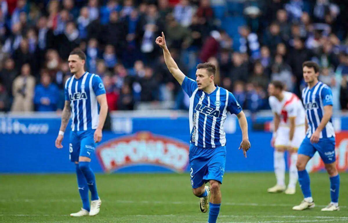 在比赛的第44分钟,阿拉维斯后卫戈罗萨韦尔为球队打入