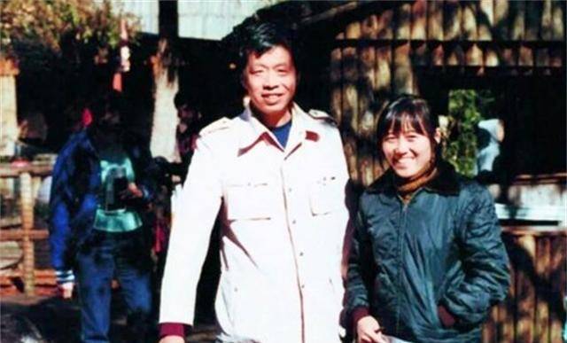 这是王小波写的关于一对少年少女的爱情故事,李银河读到这本书时,便对