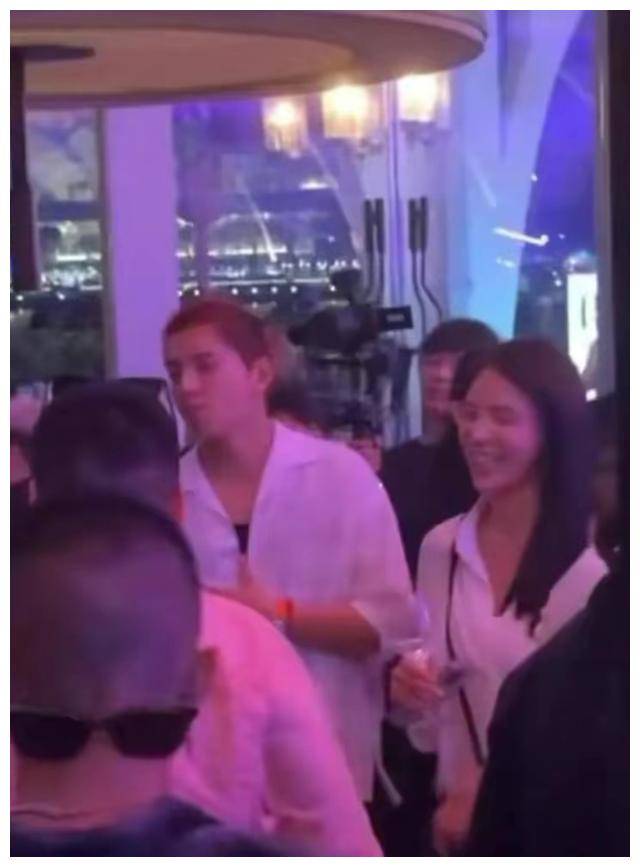 王大陆晒戒指照疑好事将近沐轩恋情超甜经纪人发声