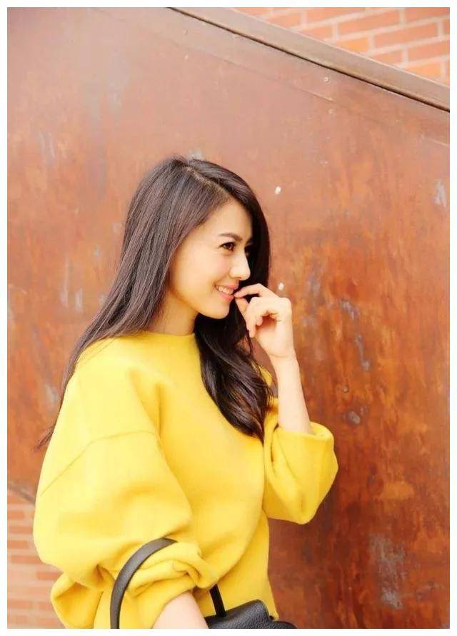 高圆圆 44 岁现身街头,依旧保持优雅气质,神采奕奕!_女神_岁月_状态