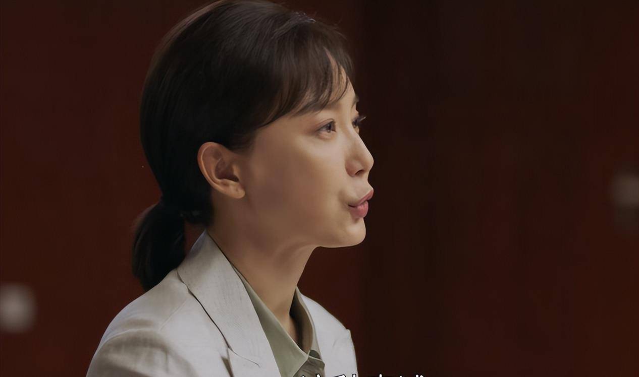 更离谱的是,47岁的陈数跟小自己6岁的高伟光在剧中上演"姐弟恋"感情线