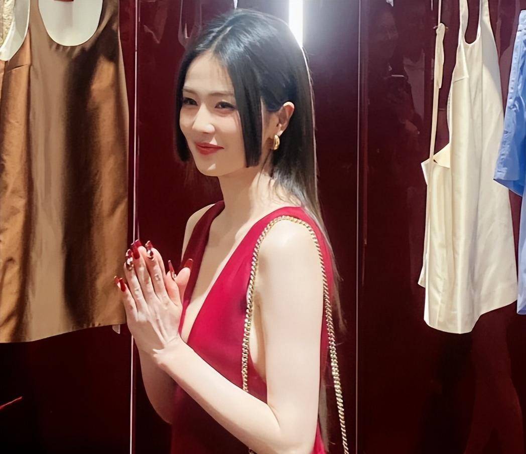 原创成都这一夜女明星个个风情万种白鹿妩媚倪妮干净00后崛起