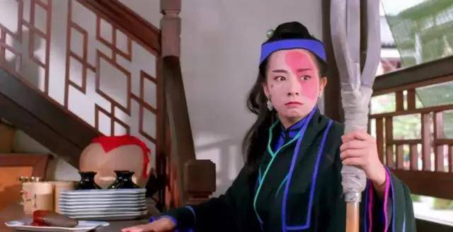 《水浒笑传》中搞笑的潘六姐,《花田喜事》中丑陋的母夜叉……她饰演