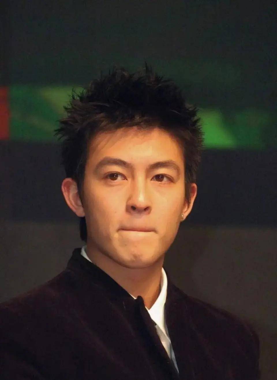 43岁陈冠希为女儿庆生被吐槽像本山大叔7岁alaia又潮又有气质