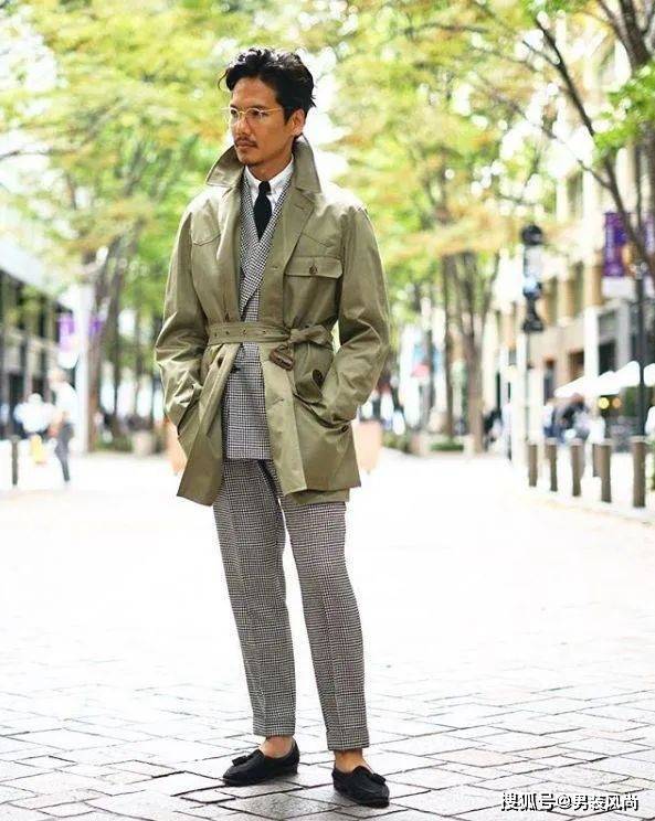 春季男士猎装夹克如何穿搭的既显时尚高级又不失男人的优雅品味