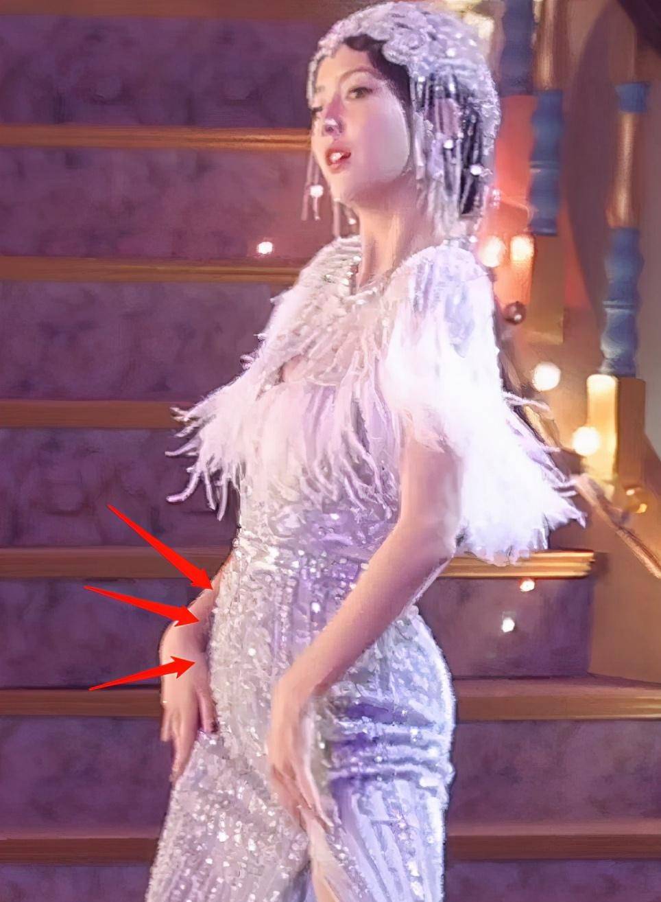 原创佟丽娅的辣妹裙火了看着就很挑身材很少有人能轻松驾驭