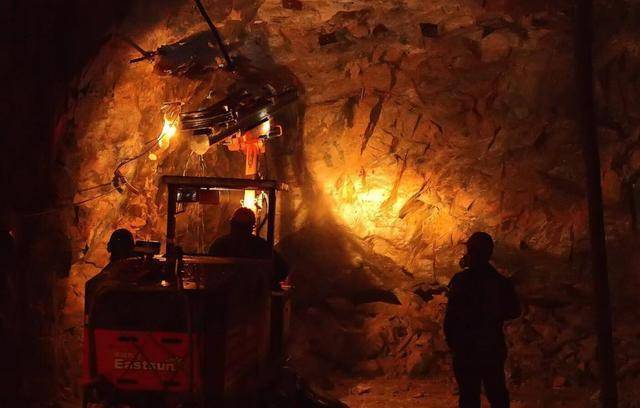 原创浙江发现江南第一金矿矿工立大功全国最的大金矿石被曝光