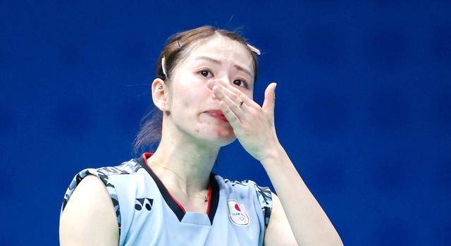 日本羽毛球女神志田千阳领奖台上唏嘘人怜