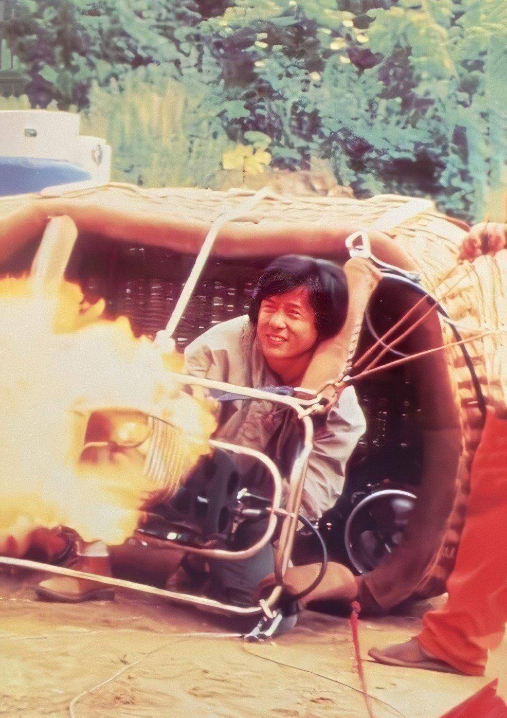 原创第一次剪短发险些丧命干爹立下两条规矩成龙一生不剪短发