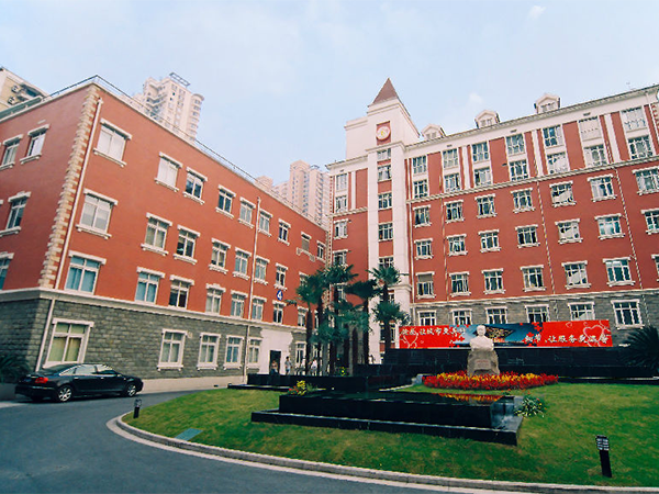(复旦大学妇产科医院@图源网络)杨浦滨江瑞安「翠湖系」塔尖产品售楼