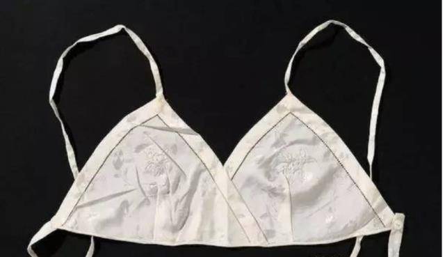 文胸是伟大的发明但20世纪流行的子弹文胸却荒唐可笑