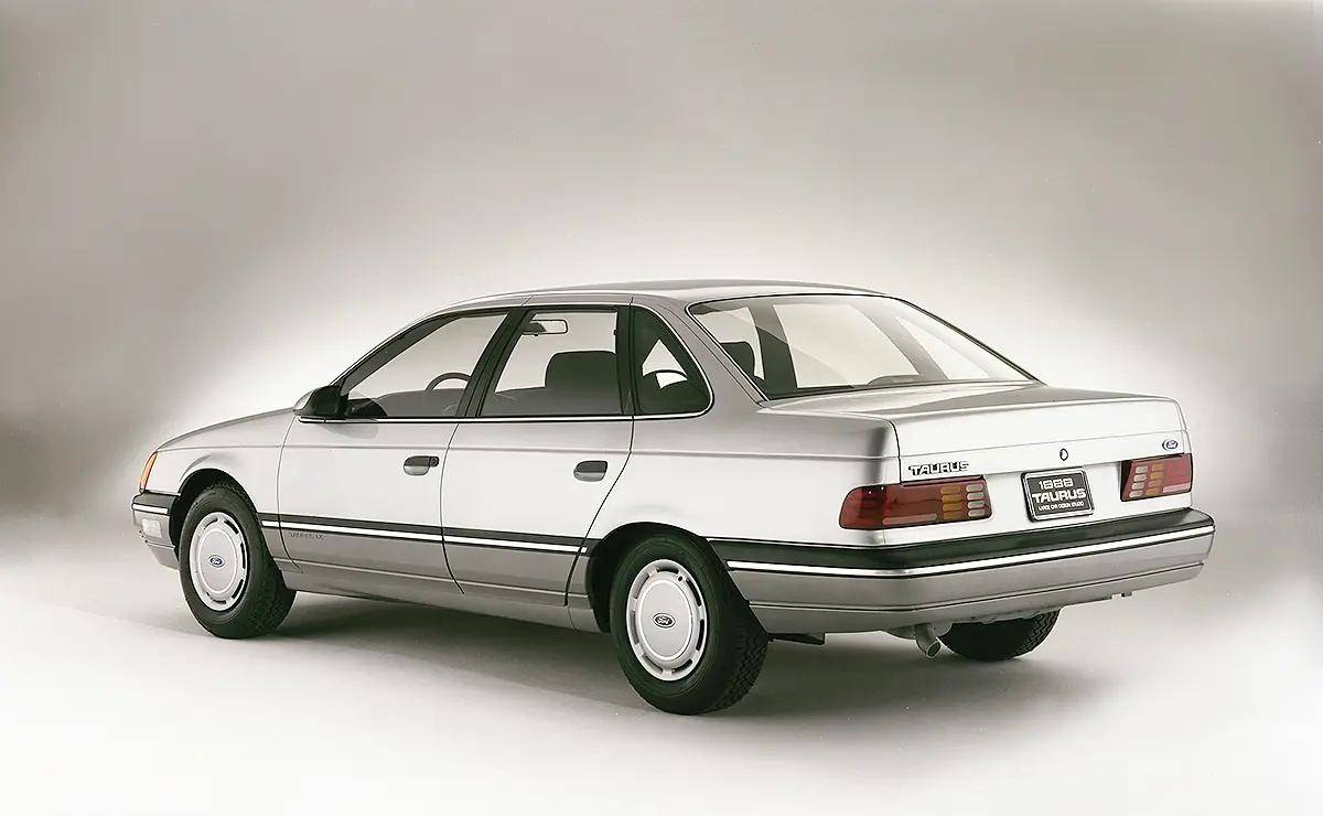 当时金牛座就好比是卡带机时代下的随身听,迫使克莱斯勒和通用汽车不