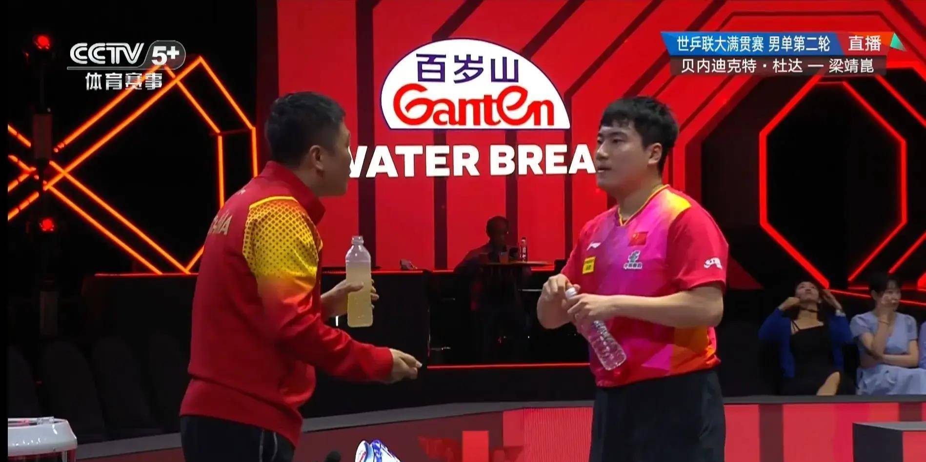 新加坡大满贯赛16强之争,梁靖昆3:0淘汰杜达,志强教练开心了_比赛