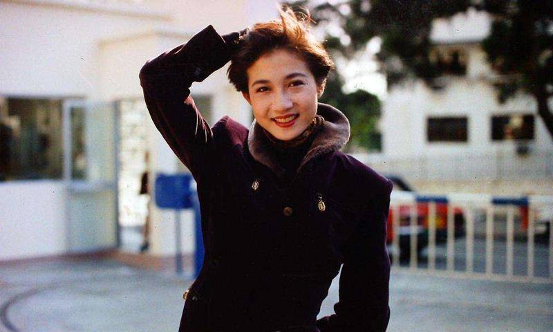 吴绮莉疑似已经走出往日阴影,以时尚美丽的姿态,引发众人点赞_成龙_绯