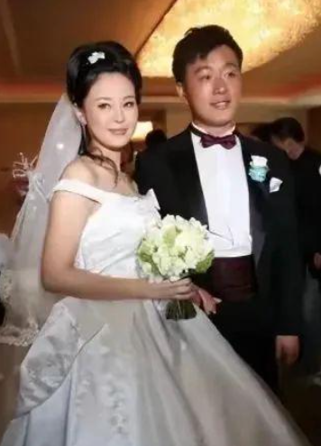 佟大为:娶老师为妻8年生3子,住2亿豪宅,结婚17年0绯闻_关悦_爱情_家庭