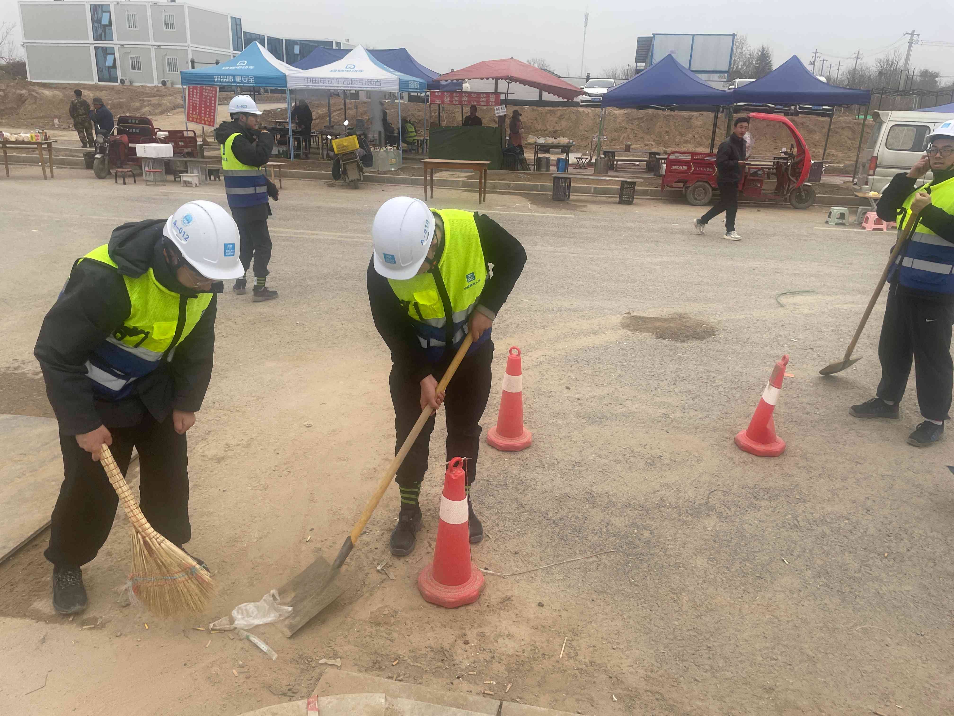 共同参与,减少废物产生,呵护环境,共建美丽家园;在西安市秦汉新城正阳