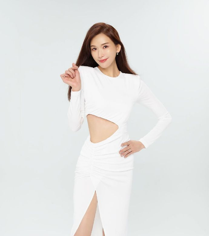 50岁林志玲再秀身材腰身纤细大长腿醒目不愧是女神级的美女