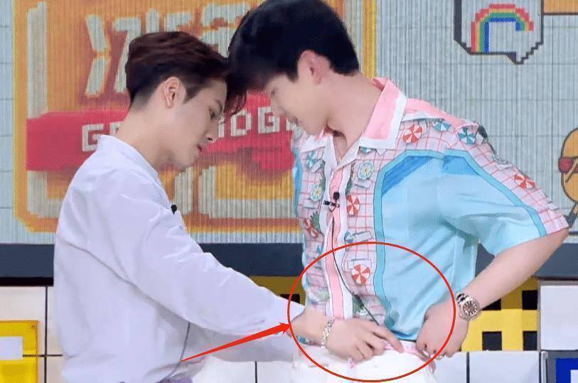 原创白敬亭被要求测腰围数字看愣现场嘉宾何炅说的话是认真的