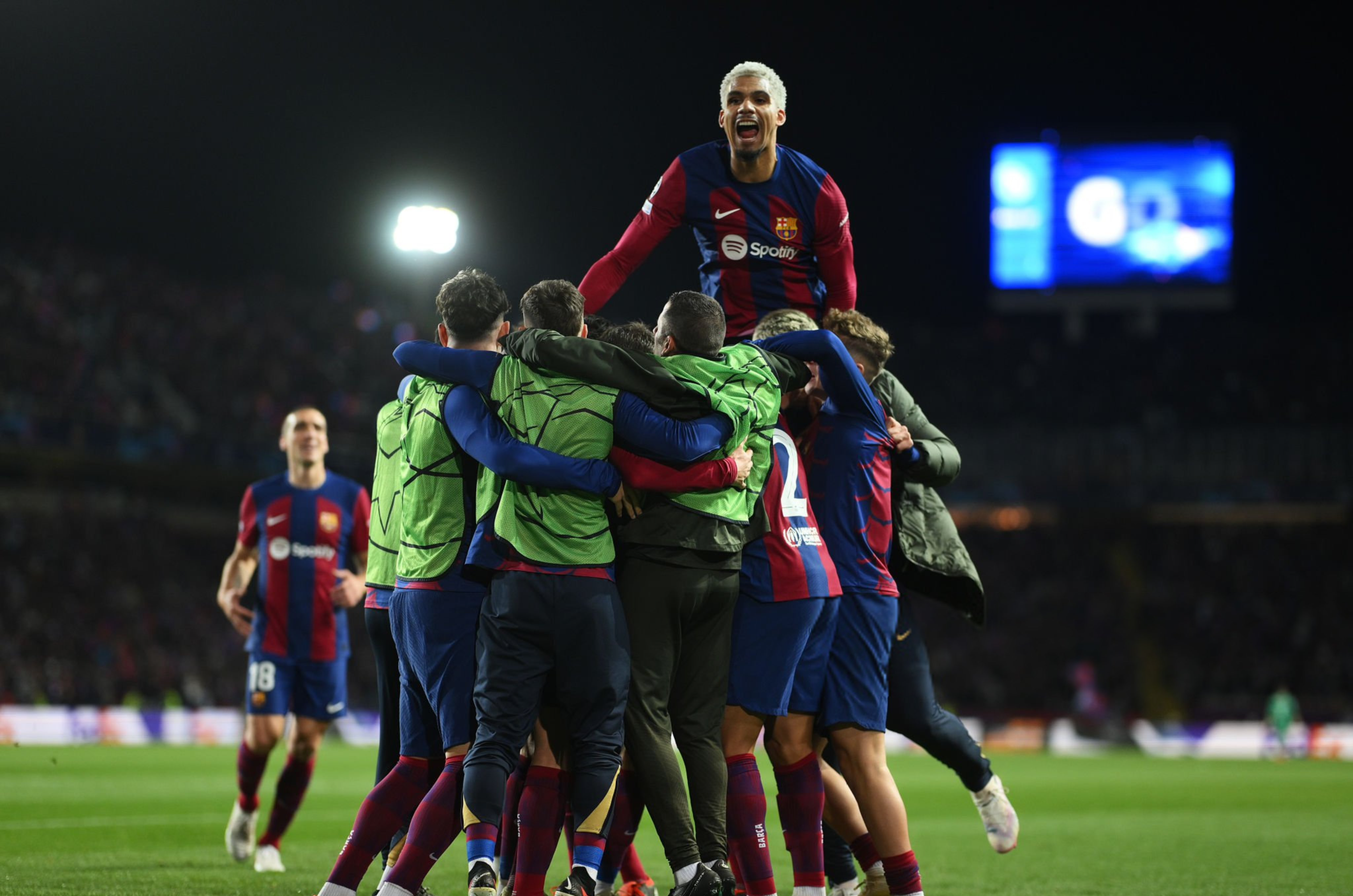 巴萨创造历史,阿森纳点球翻盘,豪门对决呼之欲出_比赛_波尔图_欧冠