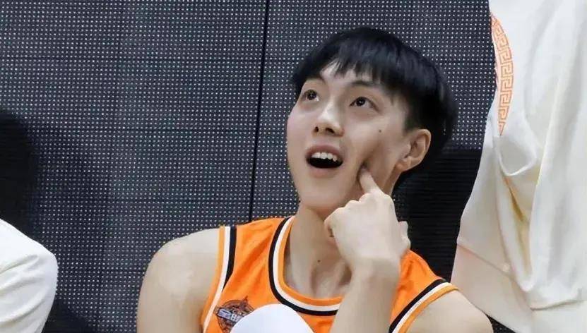 输球加速补强:后卫3留1,锋线1进1出,征召2类干将_防守_胡明轩_徐杰