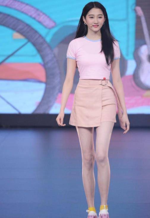 关晓彤的腿真是绝了,宛如人间天使,多少直男都挪不开眼睛_樱花_女生