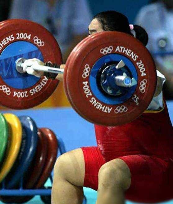 举重冠军唐功红奥运会上拼伤一举夺得金牌后七窍流血