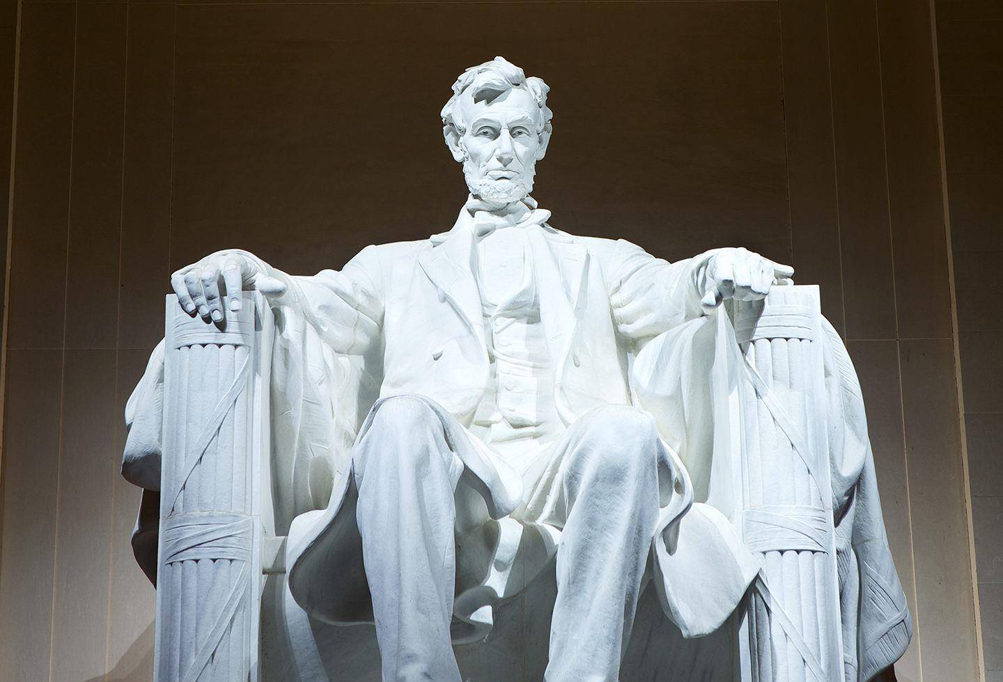 他的名字叫做亚伯拉罕·林肯,是美国历史上首位共和党籍总统,英国