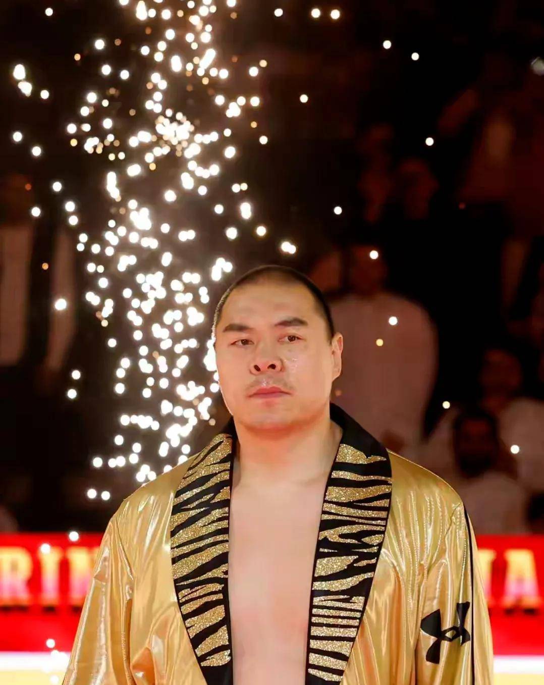 惊心重量级拳王鏖战冠军金腰带易主